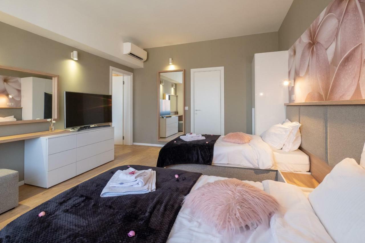 Vitosha Blvd Luxury 2-Bedroom, 2-Bathroom With Balcony Sofia Luaran gambar