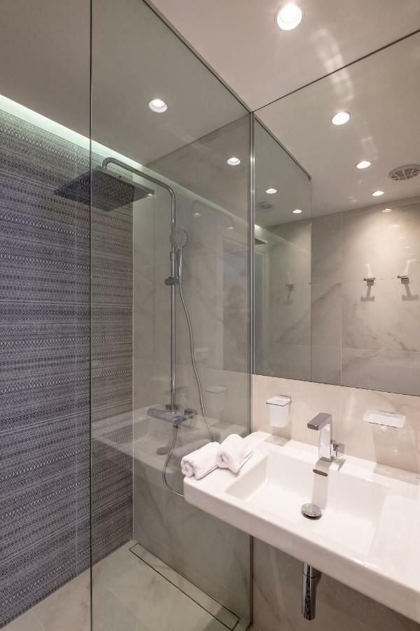 Vitosha Blvd Luxury 2-Bedroom, 2-Bathroom With Balcony Sofia Luaran gambar