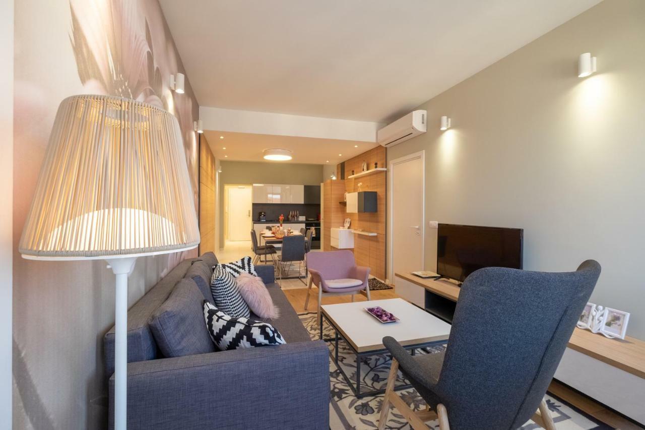 Vitosha Blvd Luxury 2-Bedroom, 2-Bathroom With Balcony Sofia Luaran gambar