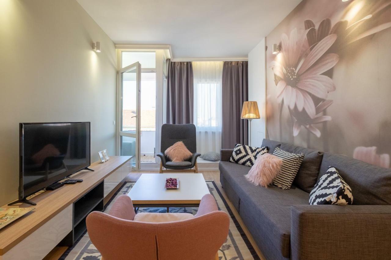 Vitosha Blvd Luxury 2-Bedroom, 2-Bathroom With Balcony Sofia Luaran gambar