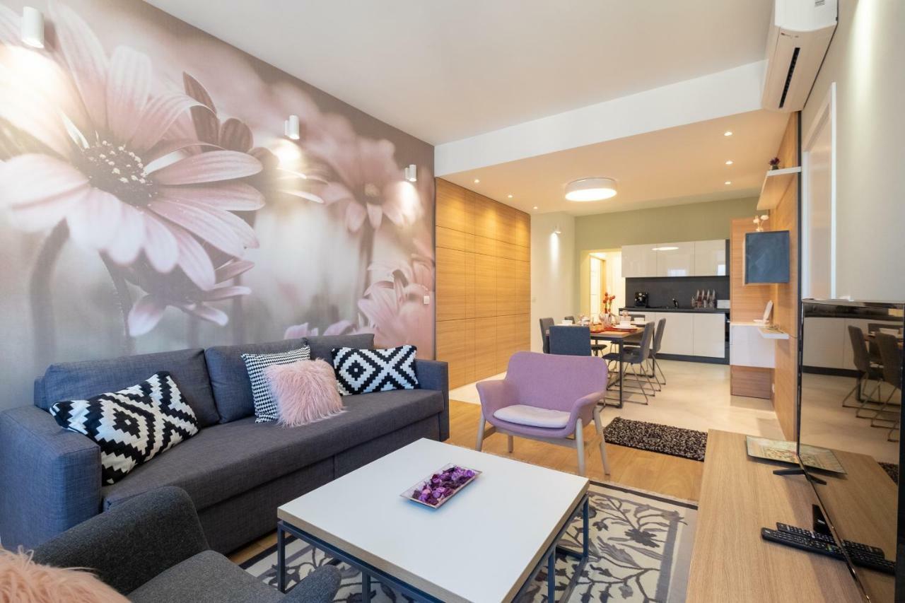 Vitosha Blvd Luxury 2-Bedroom, 2-Bathroom With Balcony Sofia Luaran gambar