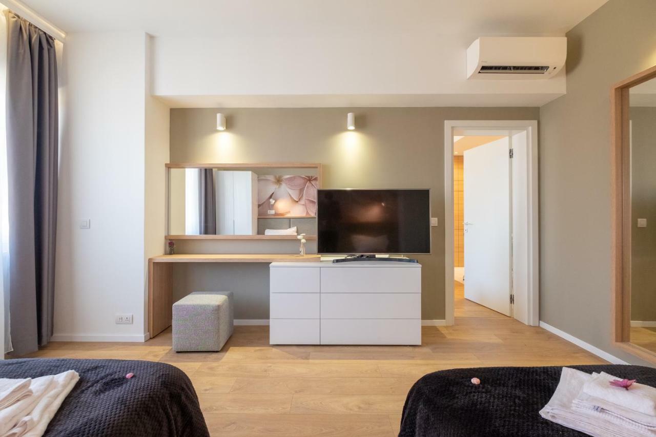 Vitosha Blvd Luxury 2-Bedroom, 2-Bathroom With Balcony Sofia Luaran gambar