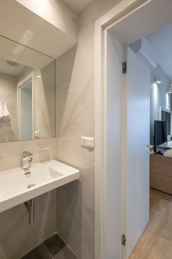 Vitosha Blvd Luxury 2-Bedroom, 2-Bathroom With Balcony Sofia Luaran gambar
