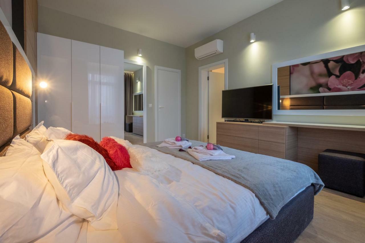 Vitosha Blvd Luxury 2-Bedroom, 2-Bathroom With Balcony Sofia Luaran gambar