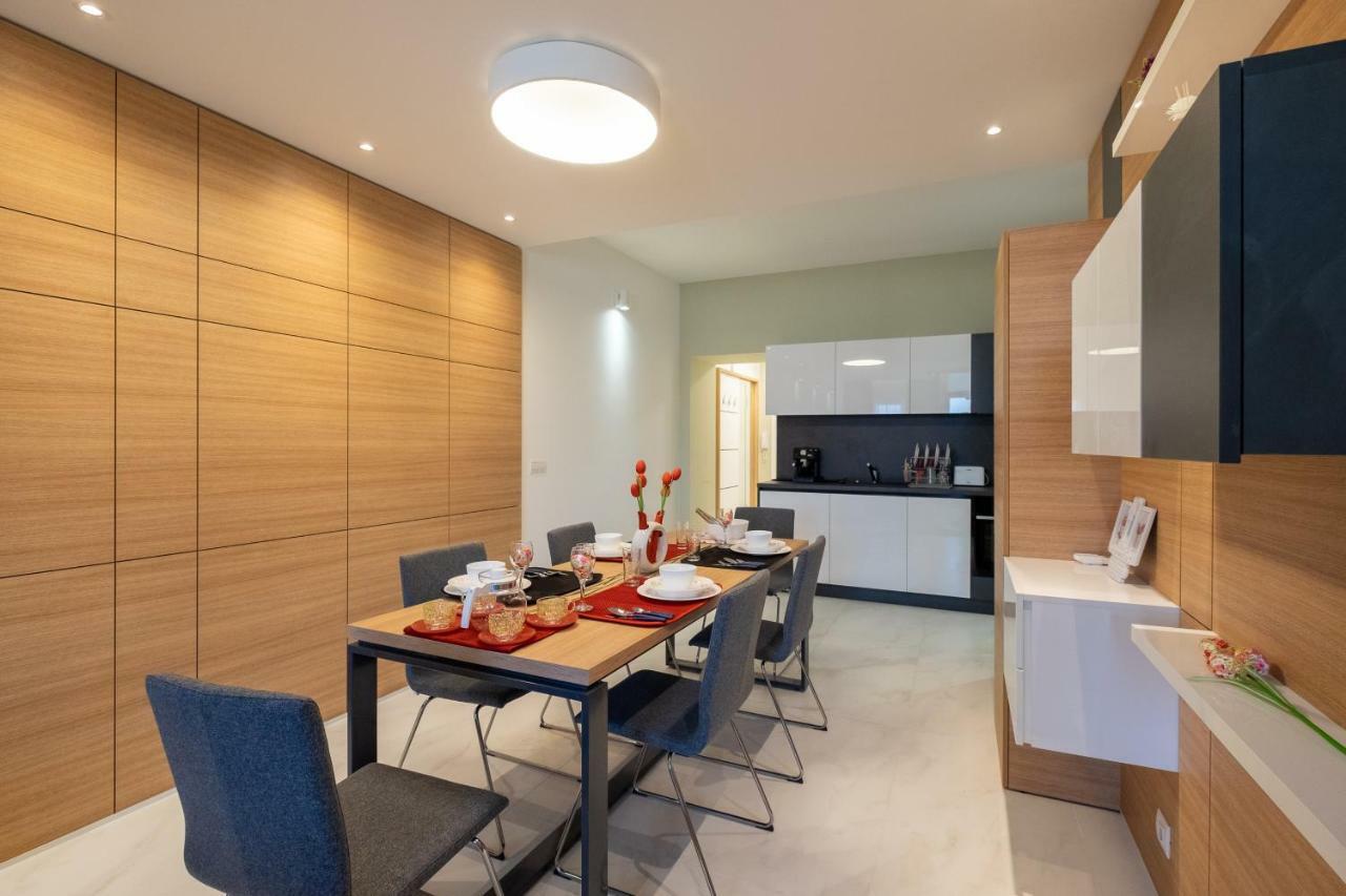Vitosha Blvd Luxury 2-Bedroom, 2-Bathroom With Balcony Sofia Luaran gambar