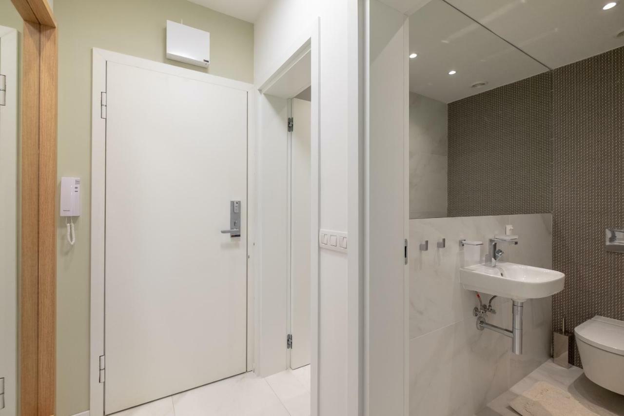 Vitosha Blvd Luxury 2-Bedroom, 2-Bathroom With Balcony Sofia Luaran gambar