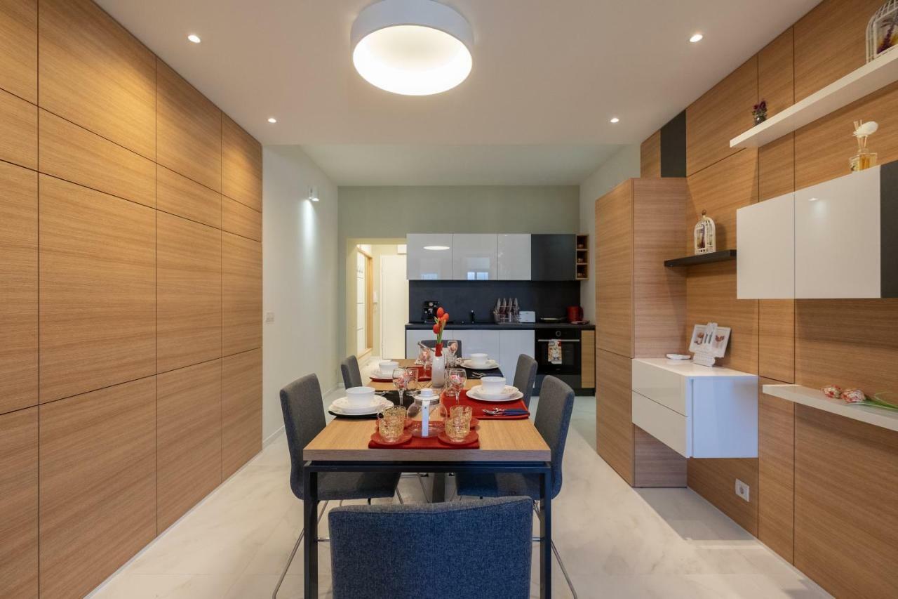 Vitosha Blvd Luxury 2-Bedroom, 2-Bathroom With Balcony Sofia Luaran gambar