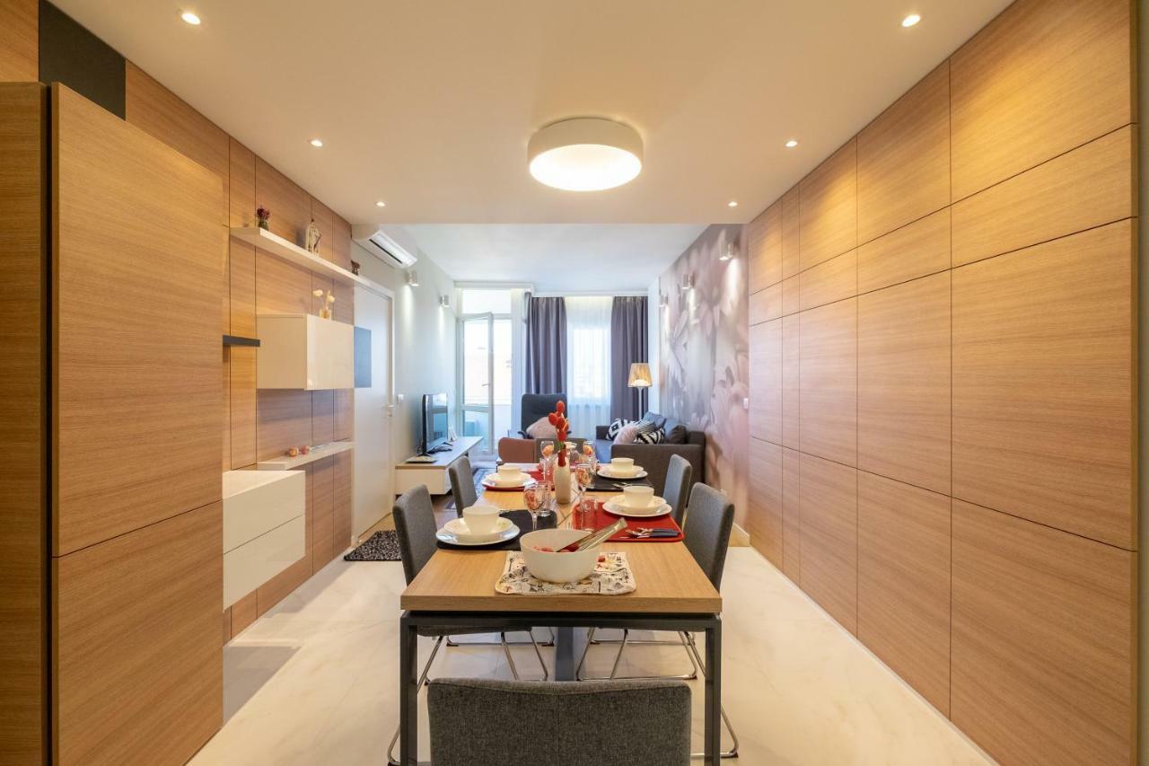 Vitosha Blvd Luxury 2-Bedroom, 2-Bathroom With Balcony Sofia Luaran gambar